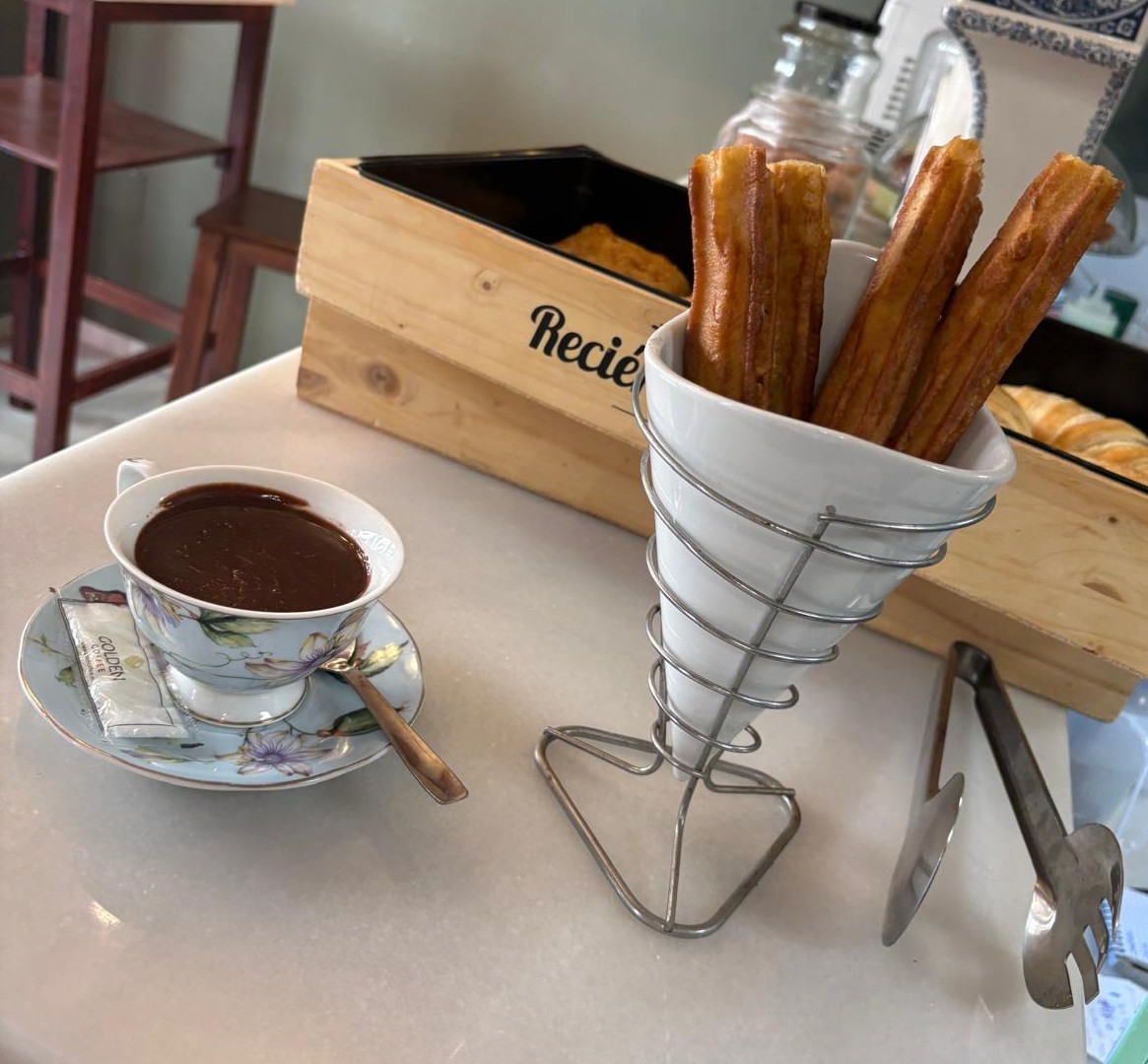 Churros con chocolate caliente